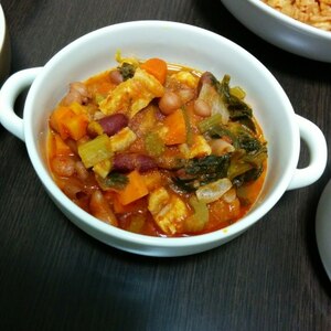 豚肉とひよこ豆と香味野菜のトマトスープ
